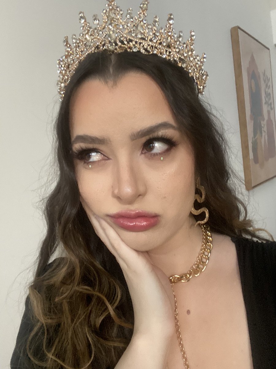 🦋beppe🦋 on Twitter "RT ashleyippolito not a lot going on at the moment … taylorswift13