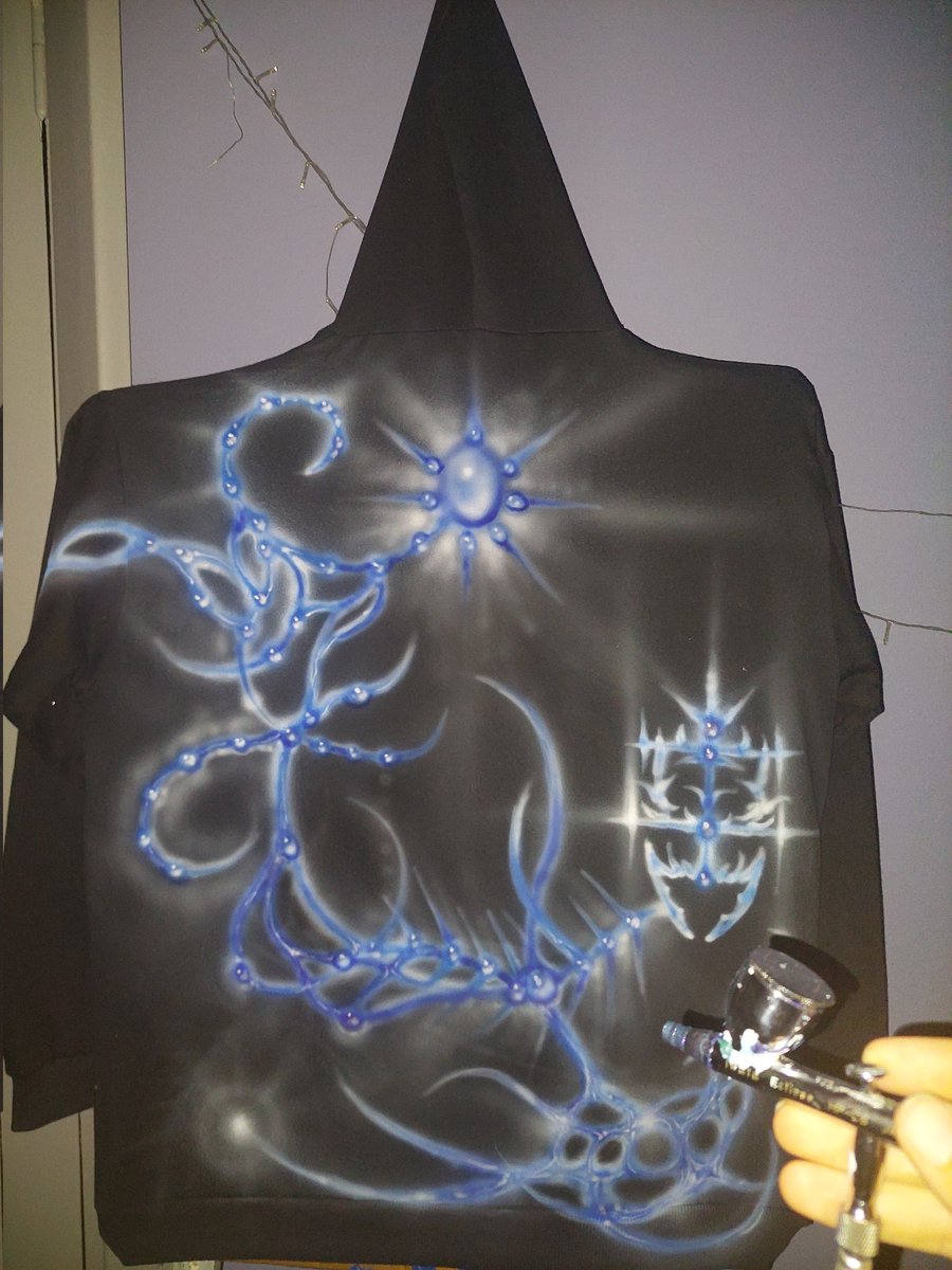 playin with my new airbrush 👁