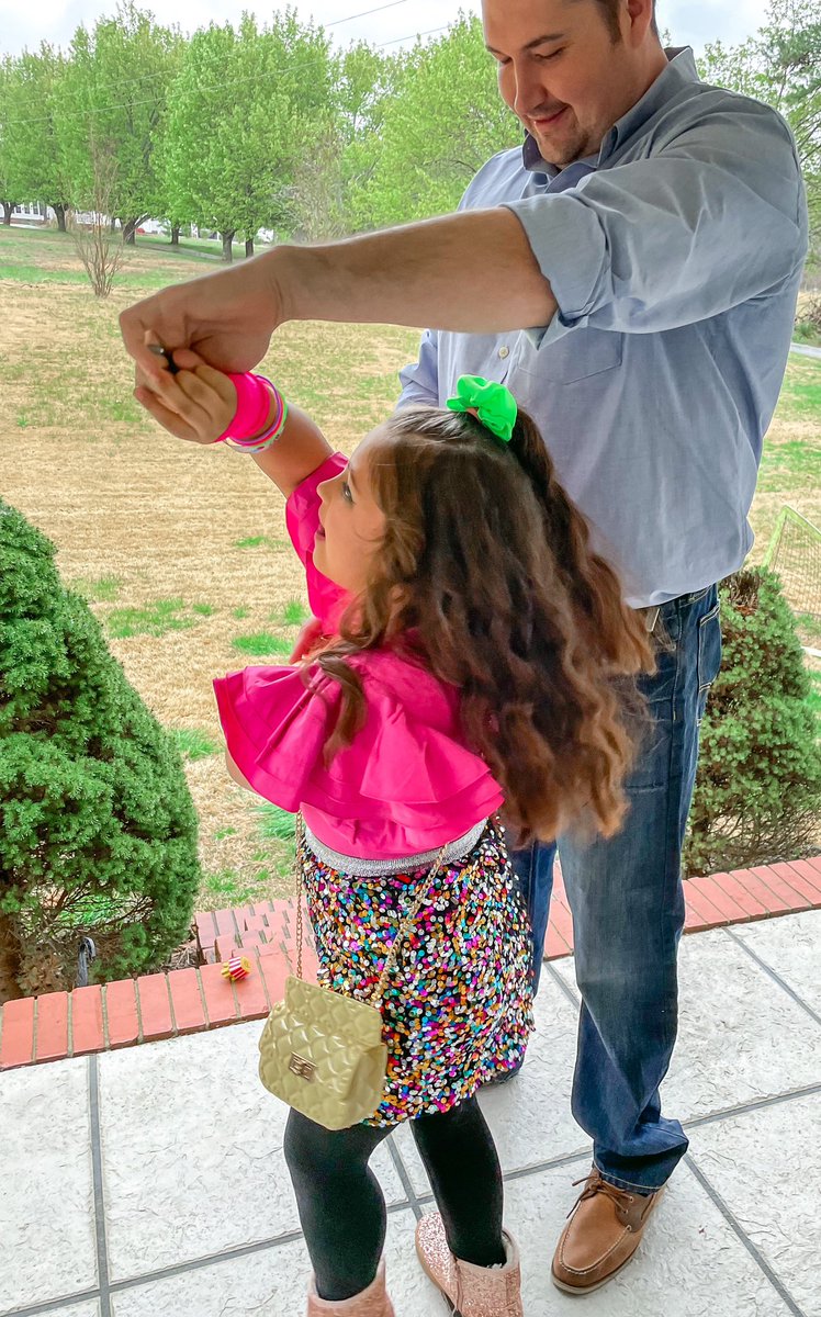 kkittsdavis's tweet photo. Daddy daughter dance time (80s style) at @CSES_NC ! Lilah Rose is so excited ❤️ https://t.co/d8ph33YSZY