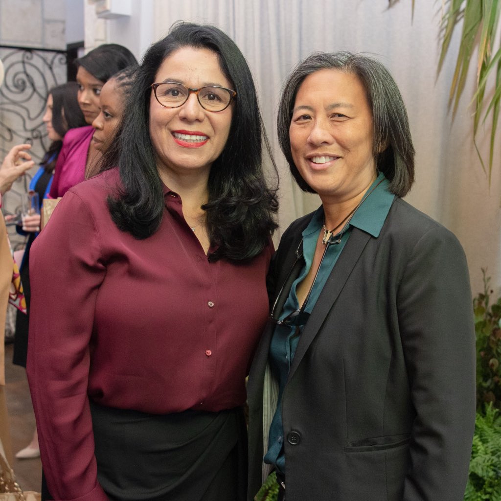 MiamiDadeParks's tweet photo. Last night, 14 trailblazing women were honored for their contributions to Miami-Dade County at our 34th annual “In the Company of Women Awards” presented by @amerantbank. 💐 This event was emceed by the amazing @JackieNBC6. https://t.co/oSHRcQCZar