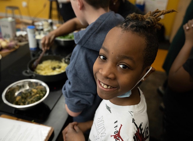 HHS_ASH's tweet photo. What a great time today at Watkins Elementary learning about the @FRESHFARMDC FoodPrints program, which teaches students at 19 public schools about nutrition and urban farming at an early age. Thanks to everyone at our roundtable on nutrition and hunger issues w/ @USDANutrition. https://t.co/jhsBsfIwWw