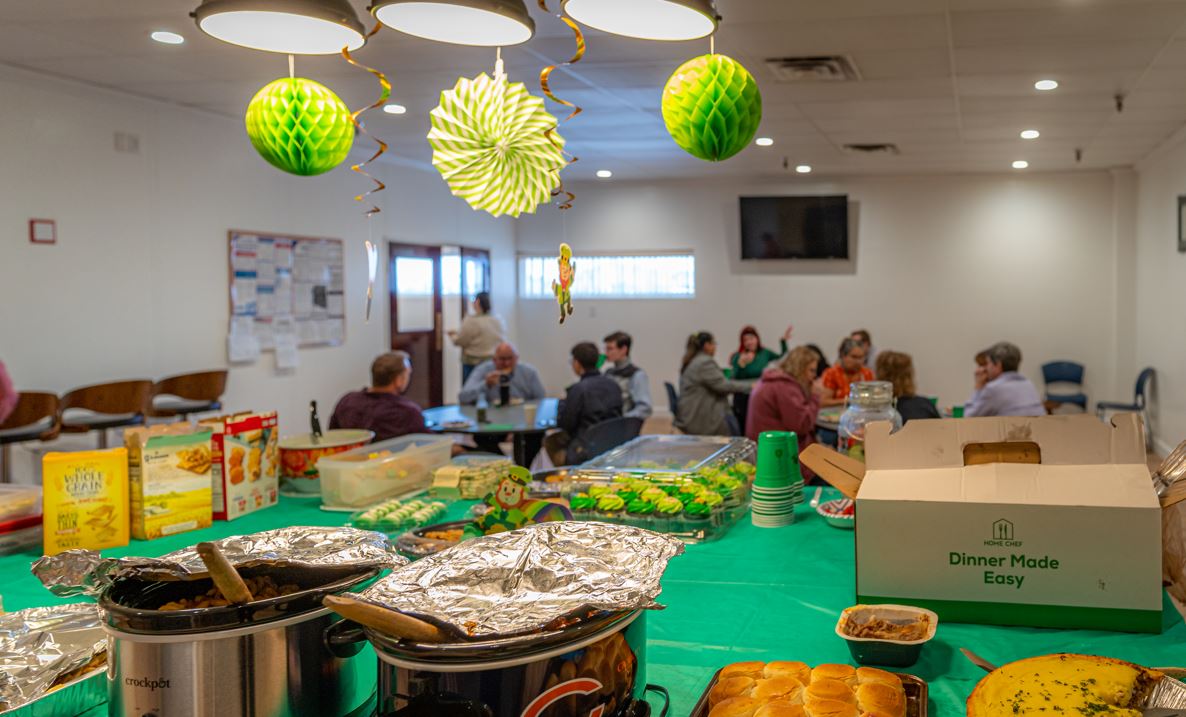 SWMobileStorage's tweet image. We are all lucky 🍀 to be able to celebrate #StPatricksDay with such a great team! Check out these pictures from our potluck.🍀#ISOContainers