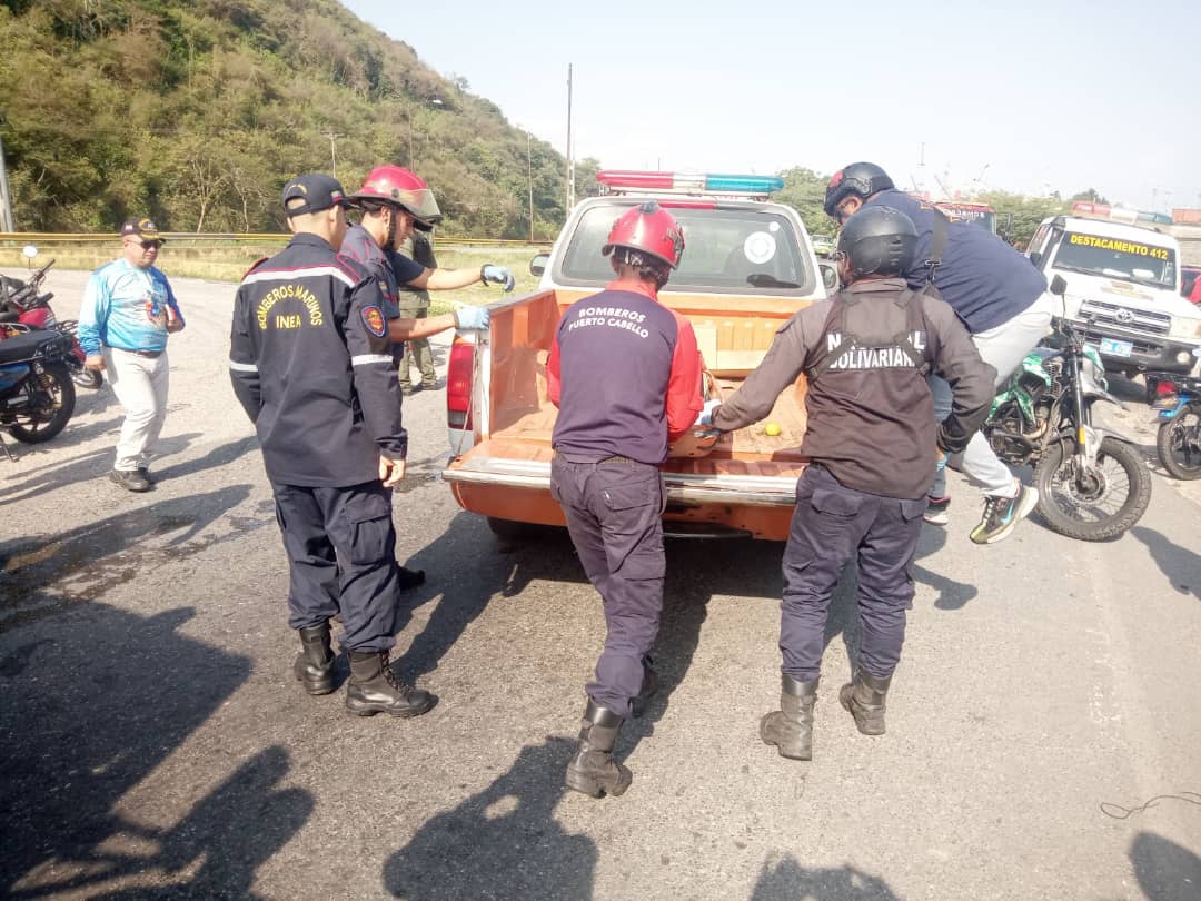 OSM_VENEZUELA's tweet photo. 17/03/23. #MásTemprano

Prestamo apoyo en el rescate y traslado al #HAPL de una persona fallecida por accidente de transito (Volcamiento) en la carretera frente a la empresa dianca #PuertoCabello Comisión al mando de Tcnel(B). Alexander Marín @alexander_osm 
@rafaellacava10 https://t.co/g2TMlOAfE7