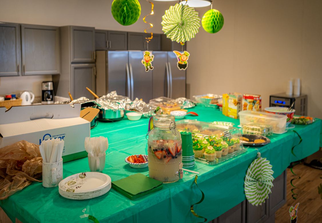 SWMobileStorage's tweet image. We are all lucky 🍀 to be able to celebrate #StPatricksDay with such a great team! Check out these pictures from our potluck.🍀#ISOContainers