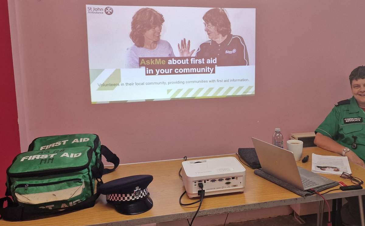 This evening #BrixtonNorth SNT and <a href="/stjohnambulance/">St John Ambulance England</a> held a Emergency First Aid Workshop for young people. They learned about the recovery position, CPR , Bleeds and how to respond in an Emergency Situation.