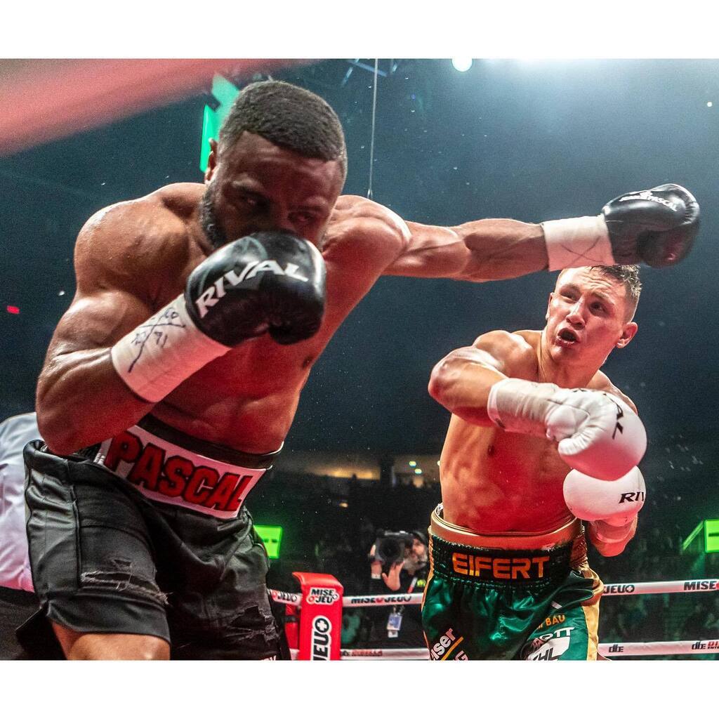 The main event from last night’s boxing card, Jean Pascal going down to defeat at the hands of Michael “Diesel” Eifert. #montreal #boxing #fightnight #placebell instagr.am/p/Cp6D3OwLQFE/