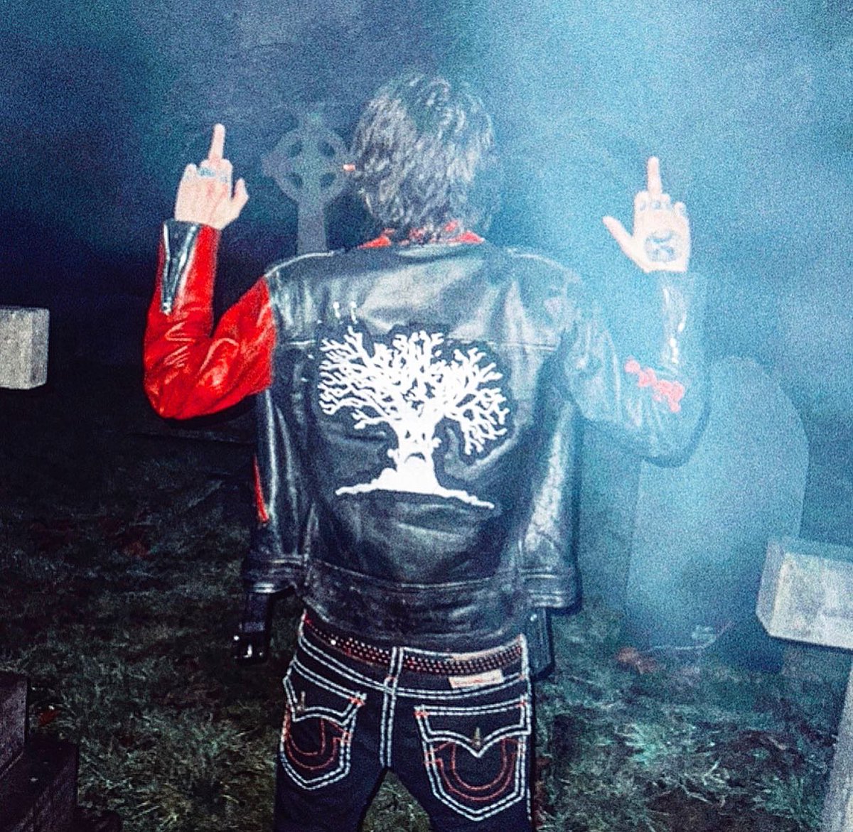 SEMATARYGRAVEMN's tweet image. Thx Everyome Who Saw Us On 1st Tour Ever