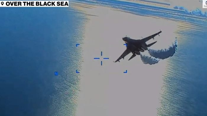 Watch: Russian Fighter Jet Dumps Fuel On US Reaper Drone #RussianFighterJet #crown 
 buff.ly/3Lp877H