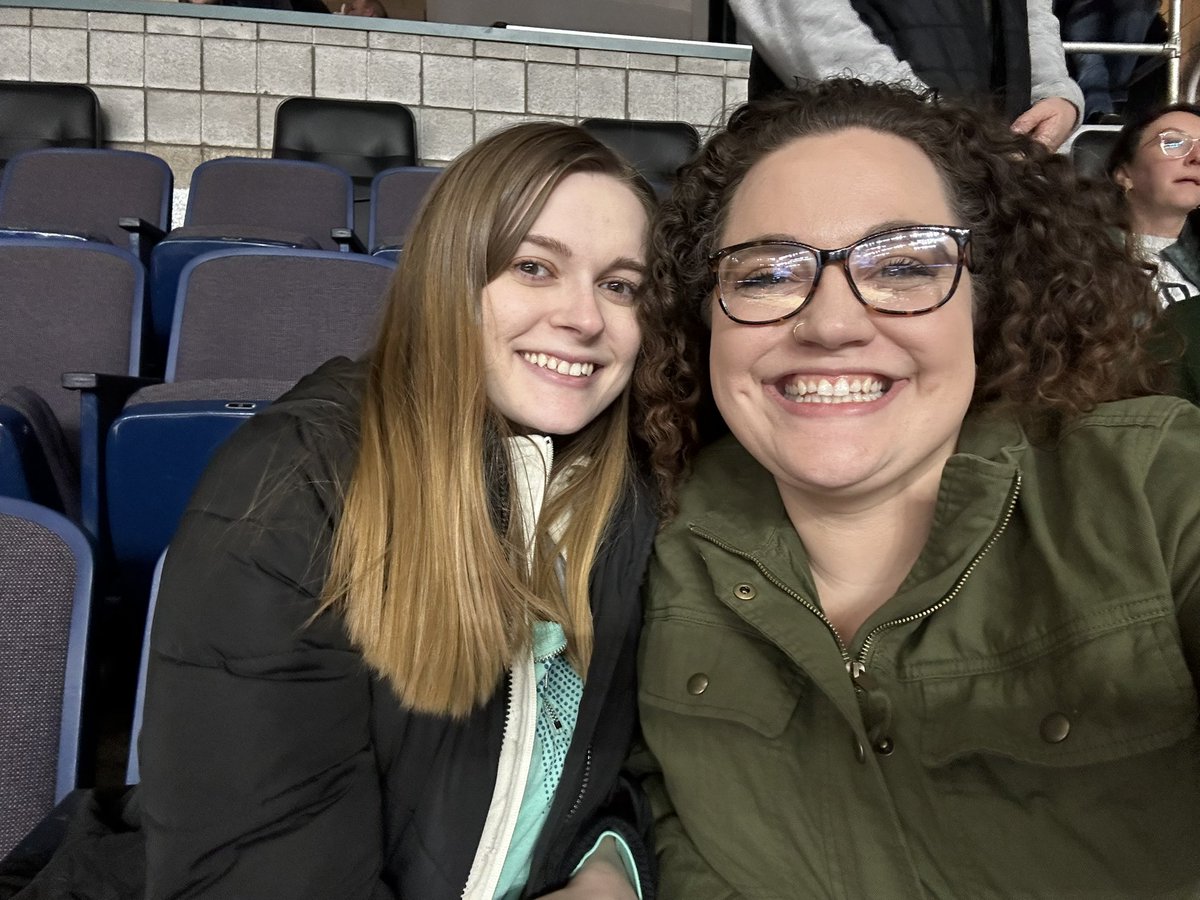 CarlyBowe's tweet photo. #mmselfie BILL MURRAY WE ARE WAITING IN section 123 row P. https://t.co/w8WCrEIKvU