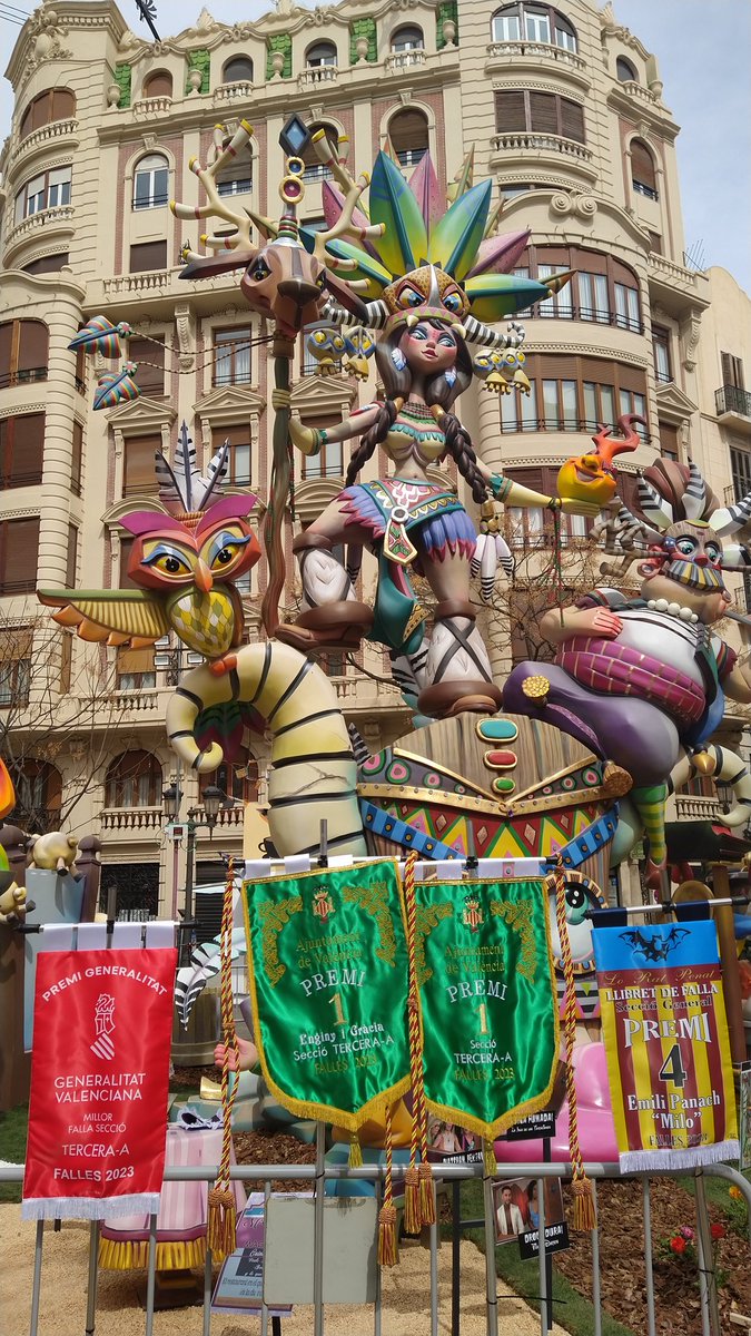 Falla_161's tweet image. Agraïts pel treball del nostre artista Sergio Musoles que ha sigut recompensat amb el 1r premi i el 1r premi d'enginy i gràcia de la secció 3A de JCF.