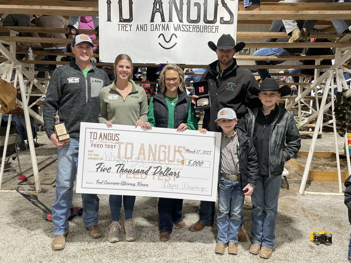 Pretty cool thing Trey and Dayna have going to show there commitment to the breed and industry as a whole #feedtest #tdangus