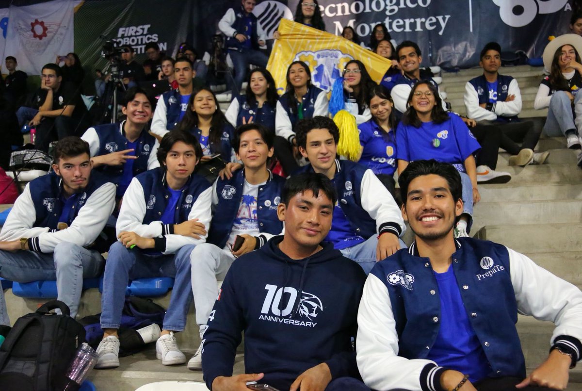 TECcampusCVA's tweet photo. Así vivimos el primer día de matches en el @TECcampusPUE en el Regional Puebla - FIRST Robotics Competition.
¡Vamos #Lebotics5948 ! https://t.co/5YLeN7lt2P