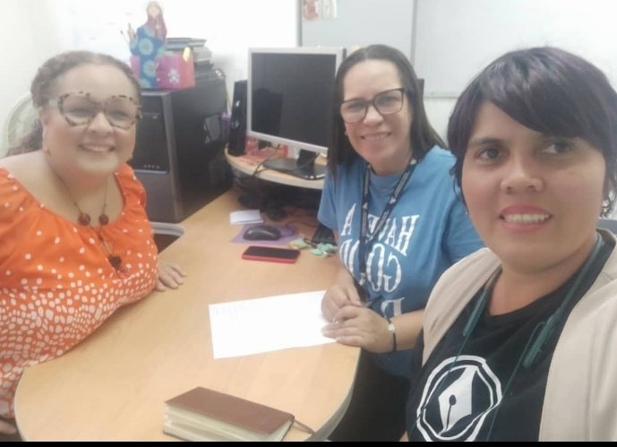 mcarcila's tweet photo. Se viene el curso introductorio como modalidad de ingreso en nuestra @FaCE_UC . Aquí con mis colegas queridas Profesoras excelentes y compañeras en diversas ediciones. Viernes académico #almaFaCE https://t.co/mlpispRm4K