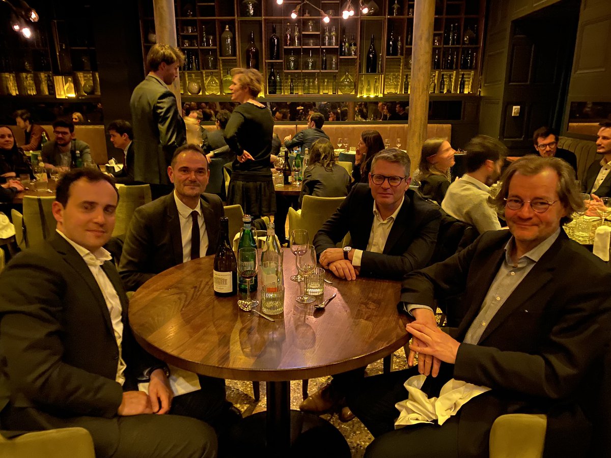 Le dîner des anciens du DJCE est toujours une soirée délicieuse ! Merci aux organisateurs et la Faculté de droit de porter, génération après génération, les couleurs de ce prestigieux diplôme ! <a href="/andjce_djce/">ANDJCE</a> <a href="/Droit_Lyon3/">Faculté Droit Lyon 3</a>