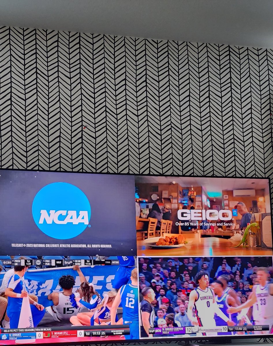 idontknowu20's tweet photo. @YouTubeTV love the vew of March Mdaness with Multi view. Thanks for this! https://t.co/N7DmEGwlKn