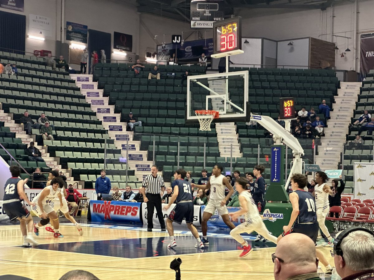 mattgct's tweet image. At the end of the first, score tied! 9-9 #GameOnRVC #LikeACyclone Coach is into it! @RVCSchools @RVC_SSMS @CyclonesSide @pat_walshEDU