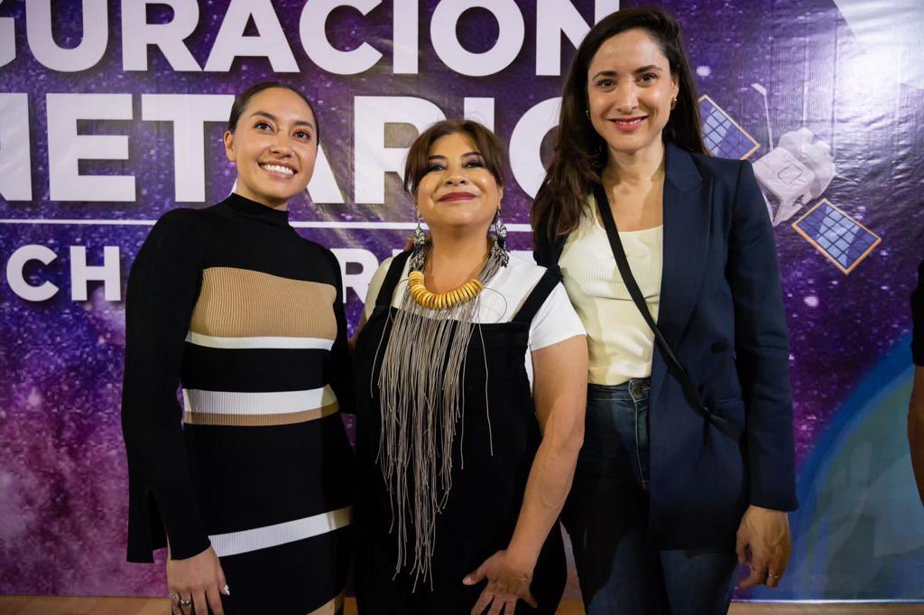 Katya Echazarreta, Clara Brugada y Claudia Curiel en la inauguración del planetario 