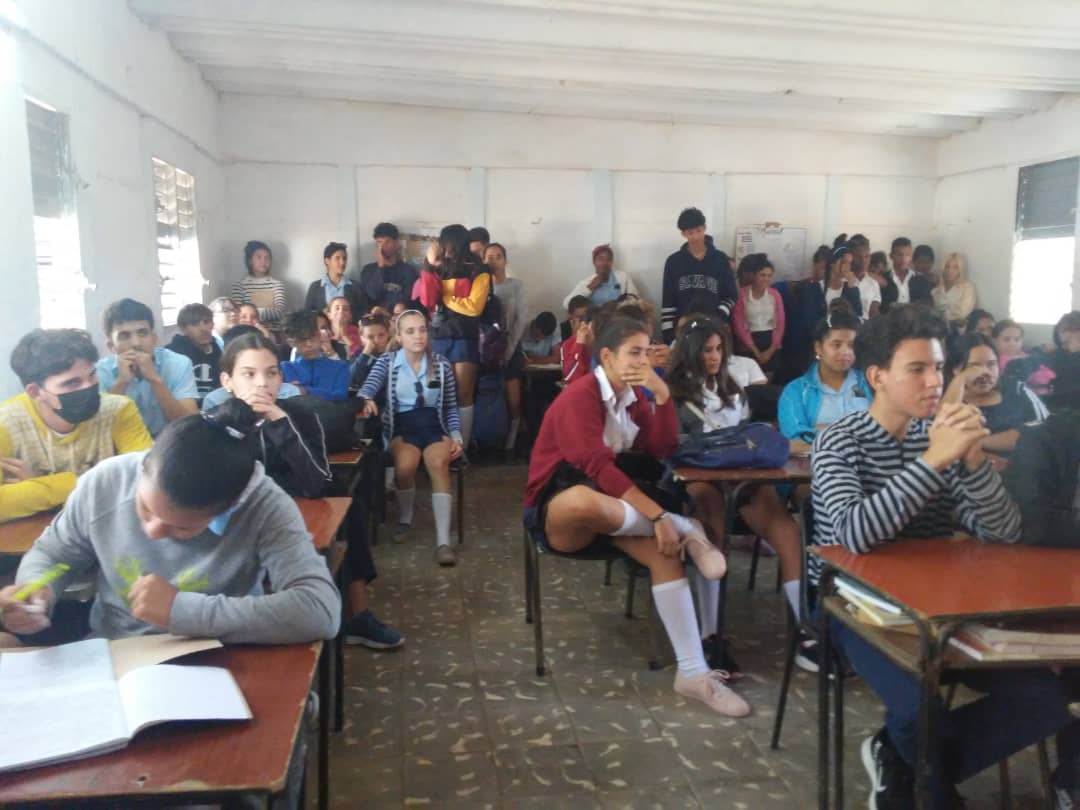 fefi2022's tweet photo. Se realiza intercambio con los estudiantes del IPU Roberto Espino Ávila sobre el proceso eleccionario a desarrollarse el próximo día 26. 
#CubaMined
#EducaciónPrimeroDeEnero
#MejorEsPosible
#1roDeEneroDeVictorias @MaraEle08350901 @MtnezIc @neisa_morales @MasielyRodrgue1 https://t.co/ul4AXPPjed
