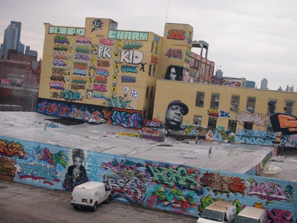 KS_ZEROMOVEMENT's tweet photo. 海外に一人旅はいつかのNYぶり。
#5POINTZ #NY https://t.co/fqXbNPaxIy