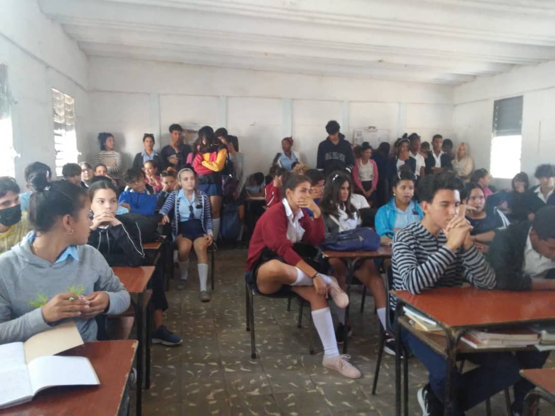 fefi2022's tweet photo. Se realiza intercambio con los estudiantes del IPU Roberto Espino Ávila sobre el proceso eleccionario a desarrollarse el próximo día 26. 
#CubaMined
#EducaciónPrimeroDeEnero
#MejorEsPosible
#1roDeEneroDeVictorias @MaraEle08350901 @MtnezIc @neisa_morales @MasielyRodrgue1 https://t.co/ul4AXPPjed