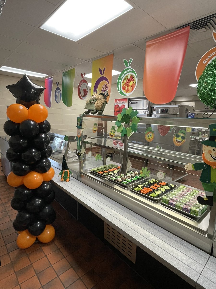creationbyrosie's tweet photo. Proud to be a cougar! @LingleAveElem #happystpatricksday #balloon #balloondecor #ballooncolumns #palmyrapa #cougarproud https://t.co/T6AgJT58IO