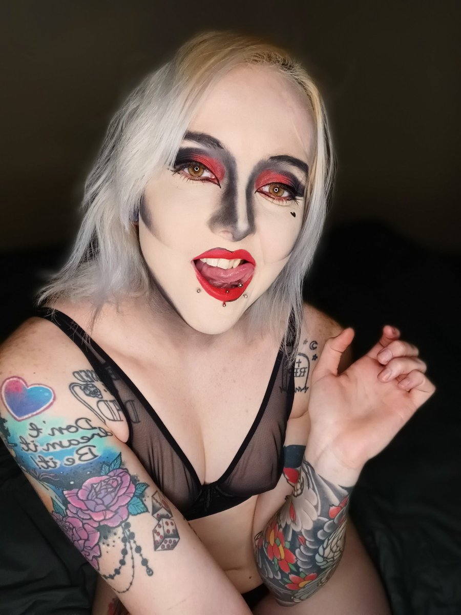 ms_aliceanarchy's tweet photo. Was on a little bit of a hiatus but I'm back to posting on #onlyfans 
#onlyfansgirl #onlyfansbabe #sellingcontent #lingerie #gothgirl #gothicgirl #NSFW #alternative https://t.co/KrZUGgagPK