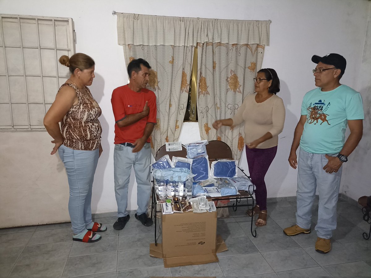 FranciscoLachea's tweet photo. Agradecimiento en especial al Dr. Rómulo Pino Director del Hospital Darío Márquez por el apoyo incondicional al trabajo social que emprendemos desde el @CaripitoConcejo y el equipo político municipal. ES LA HORA DE LOS INTERESES DE NUESTRO PUEBLO @FranciscoLachea @Cosme_Psuv https://t.co/PQW91a0lfD