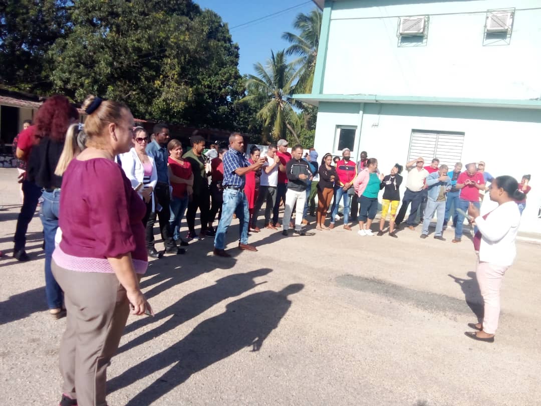 fefi2022's tweet photo. Realizan los estudiantes del IPU Roberto Espino Ávila del municipio Primero de Enero de conjunto con los estudiantes de la ESBU Carlos Juan Finlay asalto al PCC en saludo a las Elecciones Nacionales 2023.
#CubaMined
#MejorEsPosible
#YoVotoXTodos @MaraEle08350901 @MtnezIc https://t.co/hTAaxsVRc0