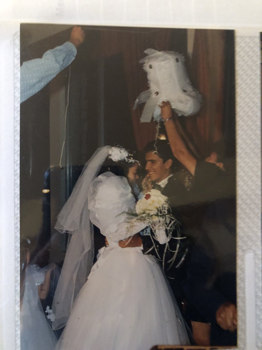 vrcom4R's tweet photo. de las cosas que más amo en esta vida es la relación de mis papás , se conocen desde que tienen 14, mi mamá se enamoró perdidamente de mi papá y a los 18 se casaron , llevan 34 años juntos y mi mamá sigue viendo con los mismos ojos a mi papá <3 https://t.co/VViIMbs5pc