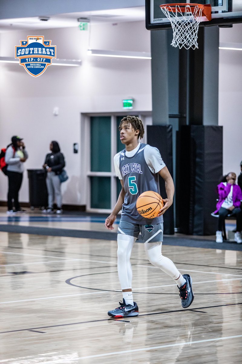Next Level SC 2026 coached by Carlos Bryson is headed up athletic lefty guard Quh Webb, 6’8 stretch forward Mark Caslaru, shooter MJ Littlejohn &amp; 6’1 G Jaden Hayden Barber 
#BIGSHOTS #SoutheastTipOff 
📸 <a href="/shotwithgrace/">Grace Sorrells</a>