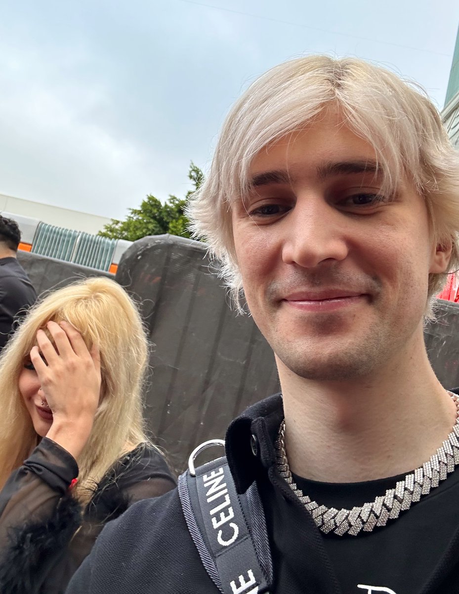 xQc's tweet photo. UPDATE: PARENTS IN TOWN FOR A DAY, HAD A BUNCH OF IMPORTANT OUTSTANDING MEETINGS AND ADULT (zzz) HOMEWORKS TO DO. GONNA HAVE DINNER WITH THEM THEN GO LIVE. SORRY FOR LATENESS. LAST WEIRD DAY. PHOTO UNRELATED TO ADD VISUALS TO POST. https://t.co/rCZnVUonIO