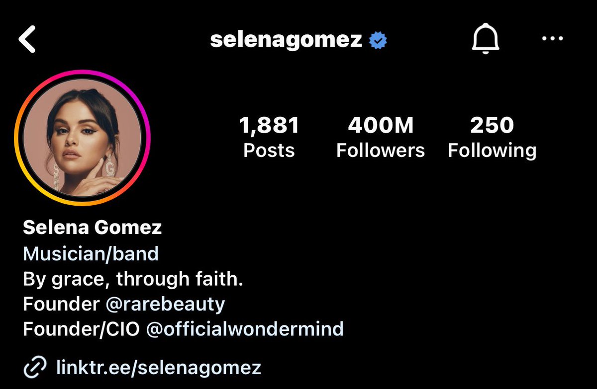 Sav_Sav00's tweet photo. Selena Gomez becomes the first woman in history to surpass 400 million followers on Instagram!!
Congratulations @selenagomez ❤️❤️
#SelenaGomez #selena https://t.co/U0IDCbdTKU