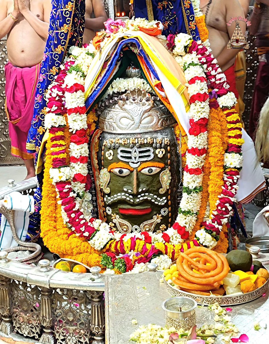 12Jyotirling's tweet photo. श्री महाकालेश्वर ज्योतिर्लिंग जी के आज के भस्म आरती श्रृंगार दिव्य दर्शन  18.03.2023 https://t.co/Fhqhl3tpX7