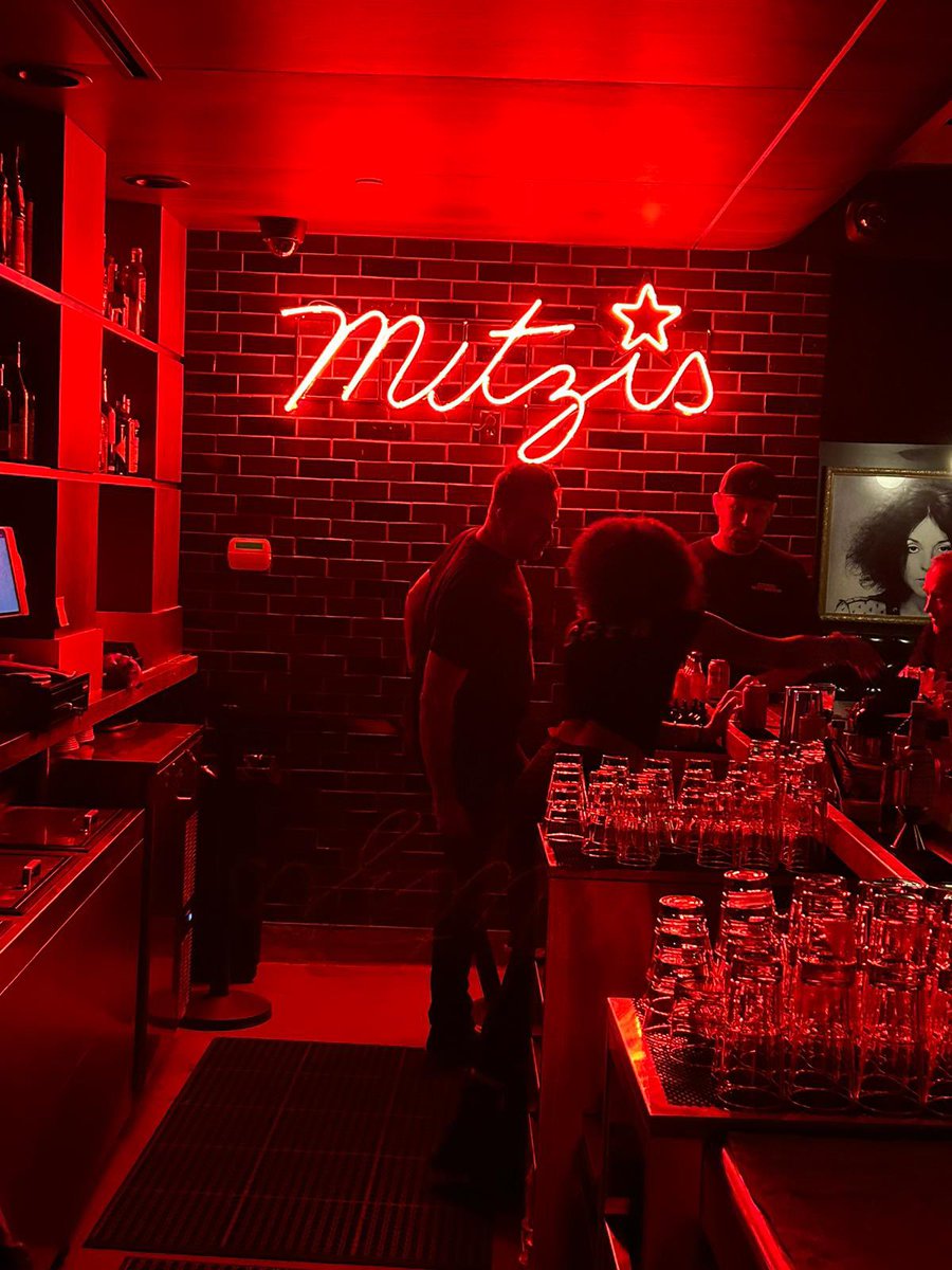 PaulyShore's tweet photo. Last night, we all hung out at @JoeRogan’s Comedy Mothership club with @TonyHinchcliffe, Adam Eget, my brother Scott, and Joe. 

Here’s a photo of my mom’s bar Mitzi’s that Joe created at his club. 

Here’s to many years of Joe developing young comics out of Austin. https://t.co/T98nLVGTTs