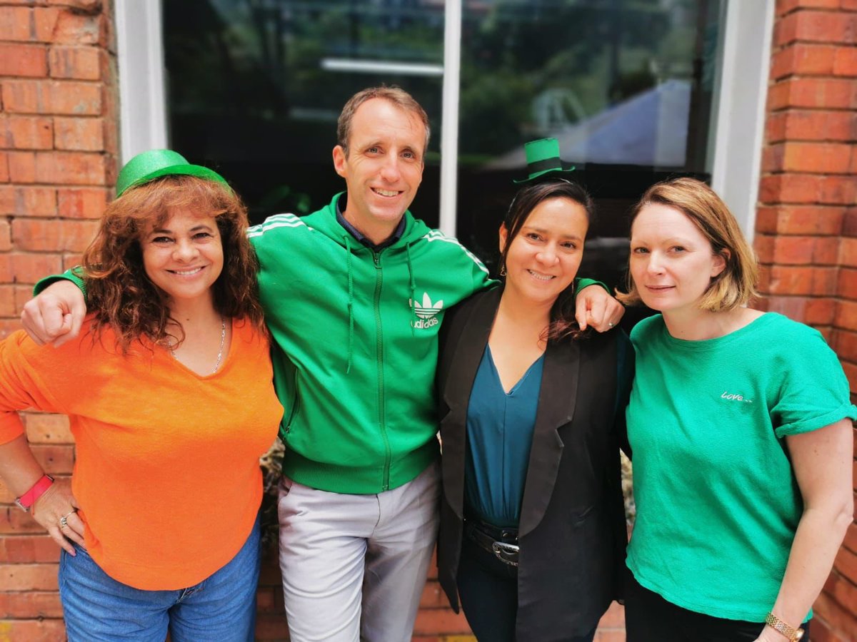 Les équipes pédagogiques, administratives et nos élèves vous souhaitent une belle journée de Saint-Patrick! Les deseamos un feliz Día de San Patricio!