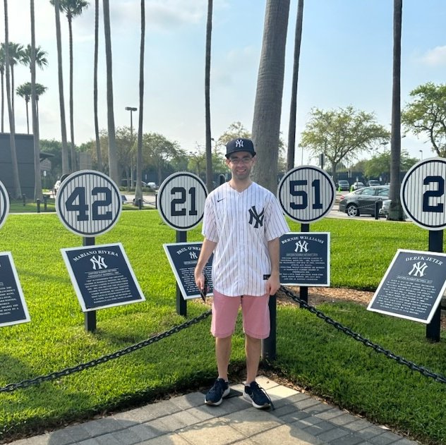 Since it’s almost opening day, I figured I’d reintroduce myself to all of #YankeesTwitter
- My name is Eric
- I’m a die hard Yankees fan
- from Milwaukee, WI
- fun fact: I once had four plates of spaghetti at an Olive Garden
- Gerrit Cole is my guy https://t.co/qQELU6QsZB