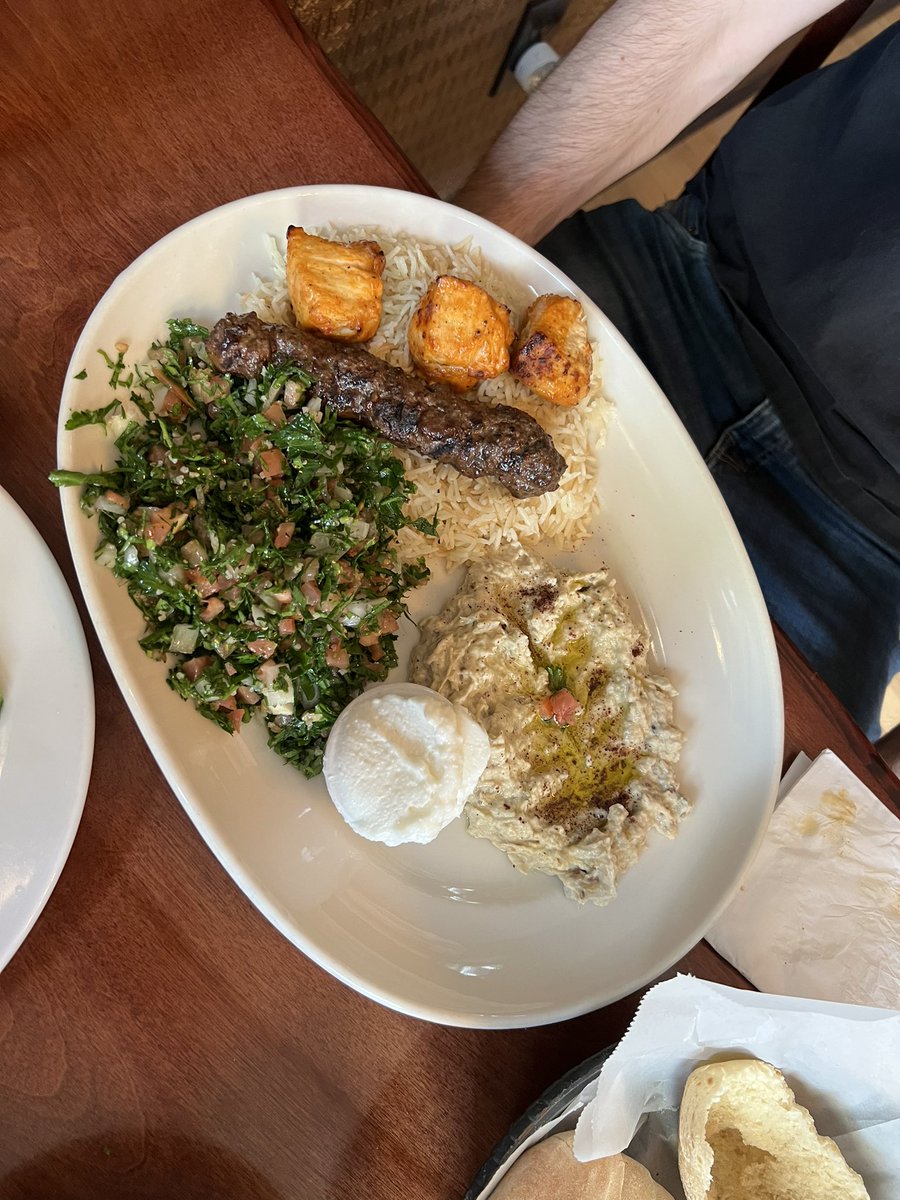 The absolute best Lebanese&Mediterranean food in Portland. Hands down🙌🏻 *Tarboush* #pdxeats #portland #portlandfoodies #pdx