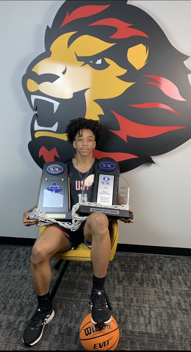 DonovanDJWells's tweet photo. After a great visit at University of St. Thomas with @UST_Medina I am blessed to receive an offer to play college basketball 🏀 @IHSKnightsBBall @AlJohnsonSports @EdmondTaylor18 https://t.co/odkNDRbj6l