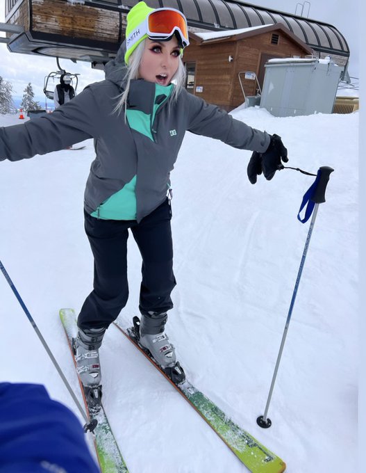 1 pic. The mountain sends its regards https://t.co/Sg9JoonGDT<a href="/tag/tearsofthekingdom"class="tags"><span>#tearsofthekingdom</span></a>