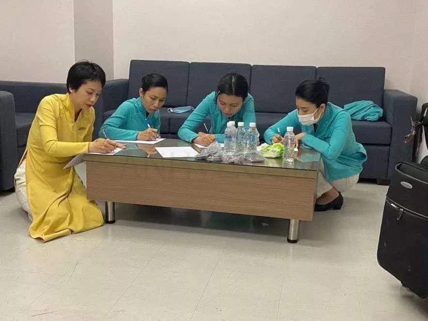從法國到胡志明市
在牙膏中發現 10 公斤毒品
越南航空公司的四名空乘人員被捕