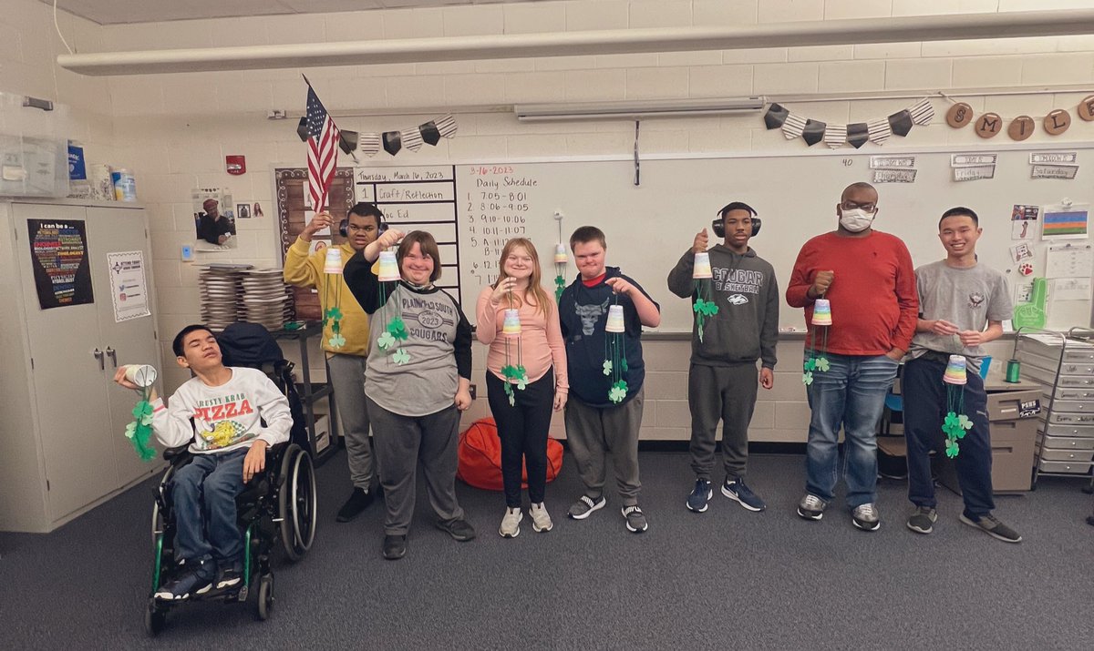 mrsstratton03's tweet photo. ☘️ Happy St Patrick’s Day from SCORE! Thank you to our paraprofessionals for coming up with this awesome craft! ☘️ @CougarCulture @PSCougars https://t.co/LfcWtzCGal