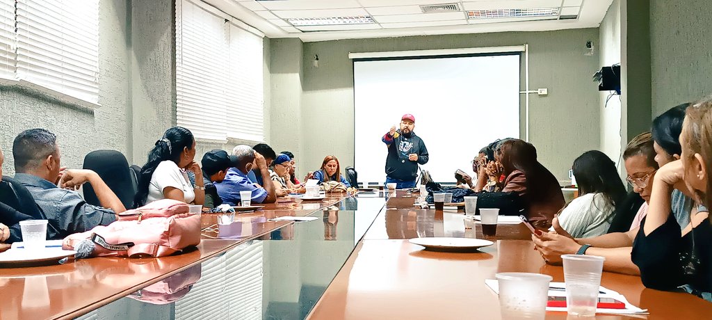 PsuvSF's tweet photo. Nos encontramos en la instalación de la nueva estructura de nuestro @PartidoPSUV  prestos a trabajar en Unidad e Igualdad por el bienestar de nuestro pueblo, fortaleciendo nuestra revolución como no los oriento nuestro Pdte. @NicolasMaduro enmarcado en las 7 Líneas Estrategicas. https://t.co/ory7J008bI