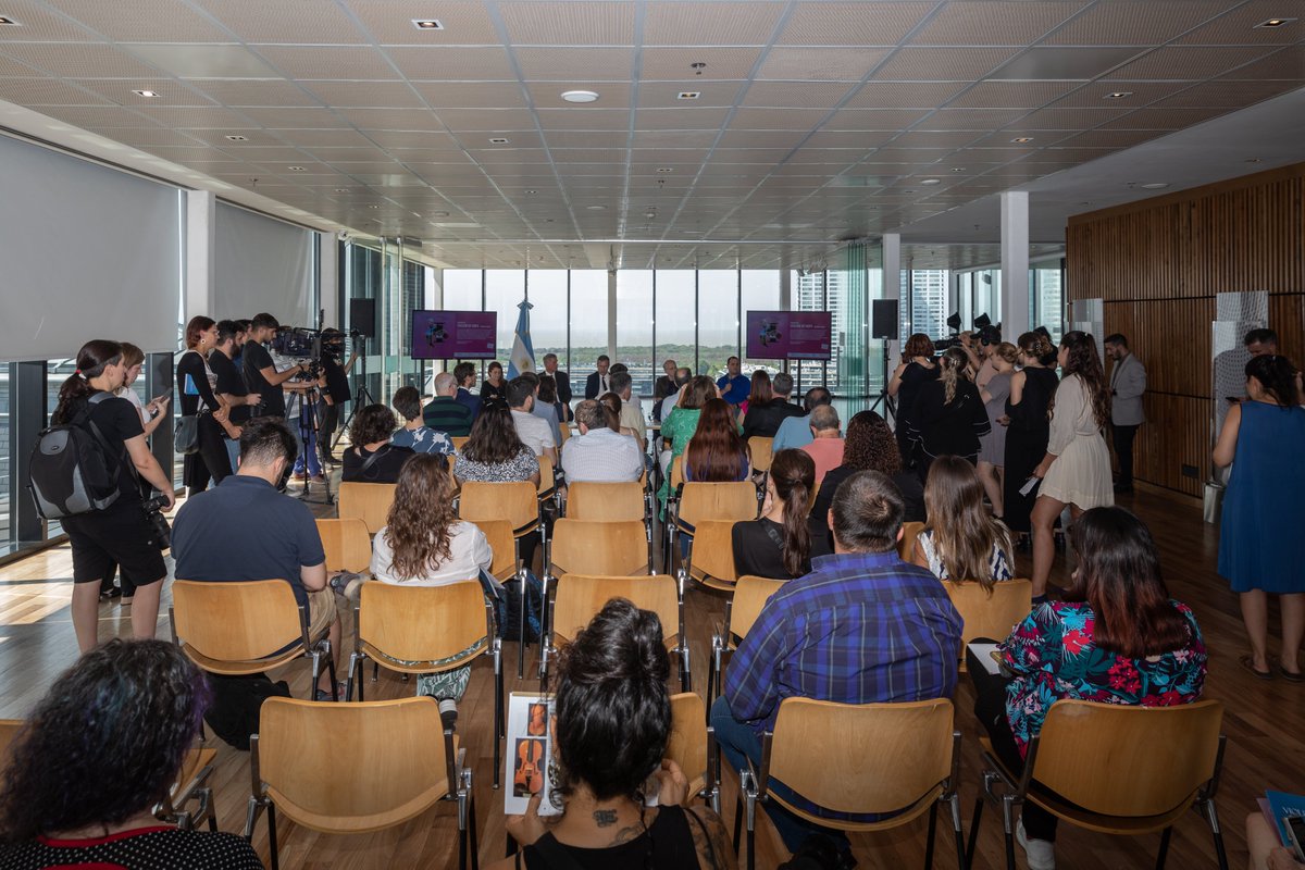 🎻 "Violines de la Esperanza" | Un mensaje desde el pasado, hacia el futuro 🤍

Hoy se presentó este concierto que interpretarán la <a href="/OSNArgentina/">Sinfonica Nacional</a> y el <a href="/cpn_coro/">CPN Coro Polifónico Nacional</a>, con dirección y actuación del maestro Shlomo Mintz, en el marco del III Foro Mundial de Derechos Humanos #FMDH23.