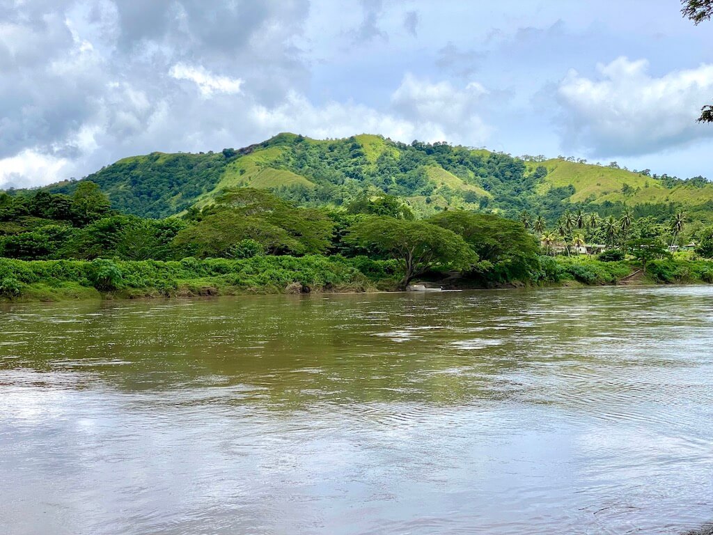 Far from the beaches and resorts Fiji is known for, you can experience village life along the Sigatoka River. From the lush natural beauty along the banks, to the special cultural experience in Tuvu, this is a day out you won't forget. #Fiji #Review endlessfamilytravels.com/sigatoka-river…