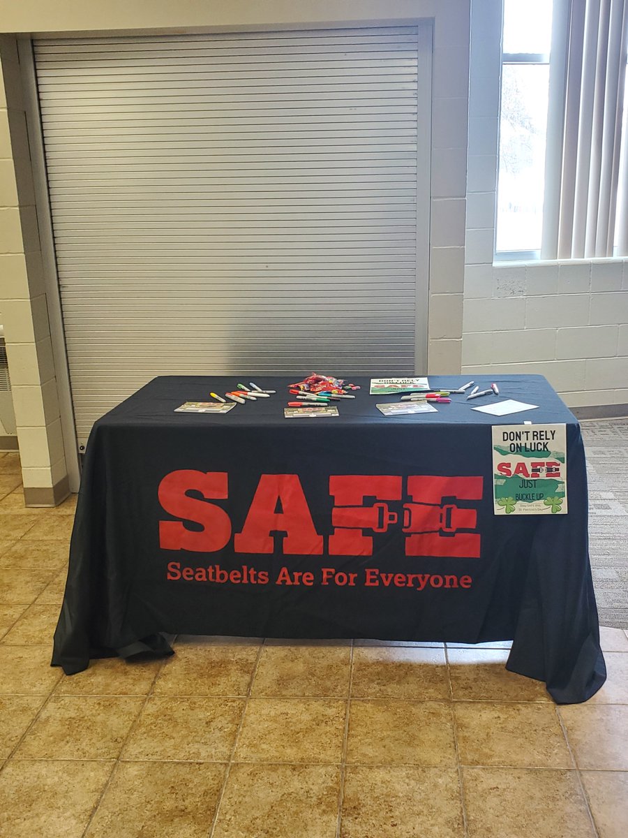 safe_iowa's tweet photo. Thank you @iowastatepatrol for the great presentation @PostvilleSchool about SAFE driving #GetSAFE for your #middleschool #highschool #BuckleUp #DoNotDriveDistracted #DriveSAFEly @IowaGTSB https://t.co/zVwvtQ9NQi