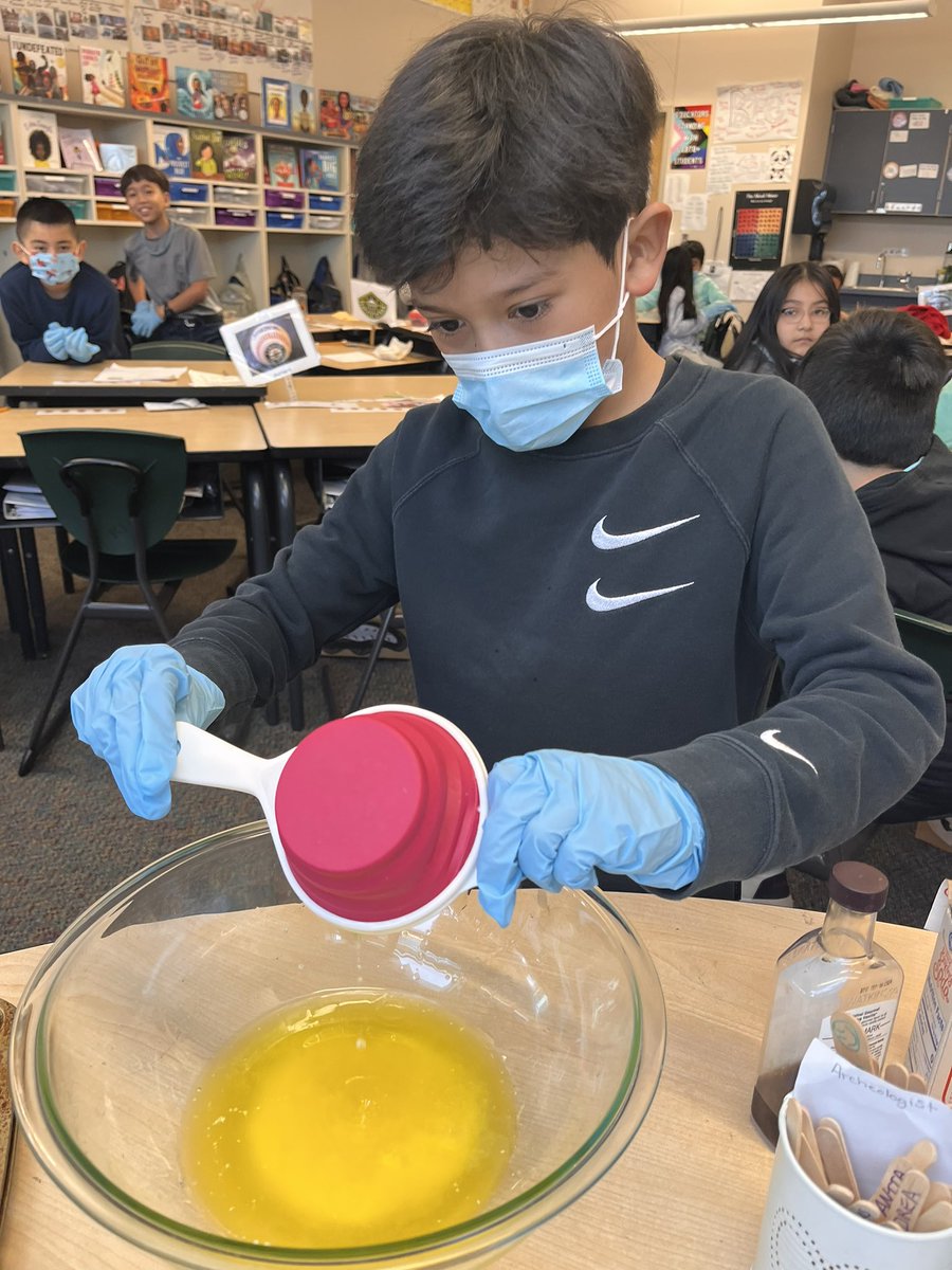 Erin_Church's tweet photo. Today in math students had to solve fraction problems to figure out ingredients amounts for cookies. Then we of course had to add the ingredients, bake the cookies and most importantly EAT them! @HighlineSchools @ijduran @MtvTigers https://t.co/0683kE1du3