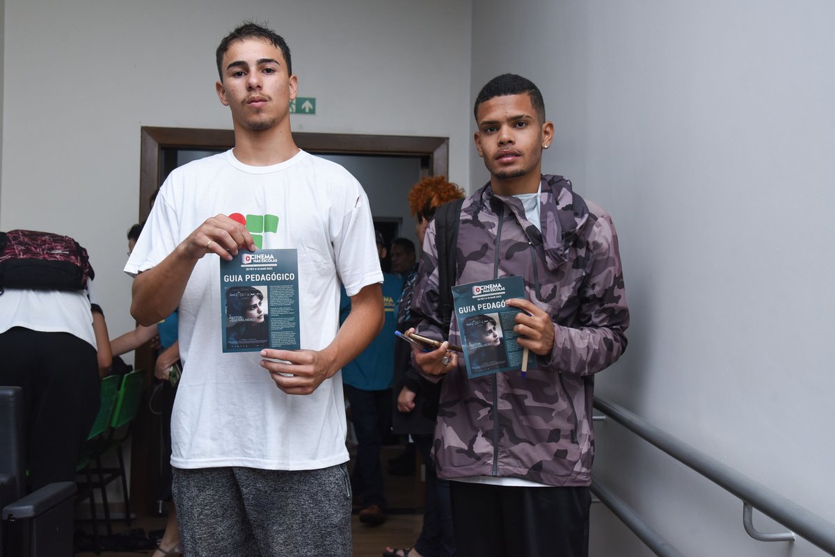 amigoscult's tweet photo. Confira as fotos do nosso projeto para os estudantes do IFB do Recanto das Emas 📆 16/03/2023 📸 Joelma Bomfim https://t.co/394KqJ3Bod #cinemanasescolas #educação #cultura #cinema #distritofederal #opastoreoguerrilheiro https://t.co/SZGbE9bCYO