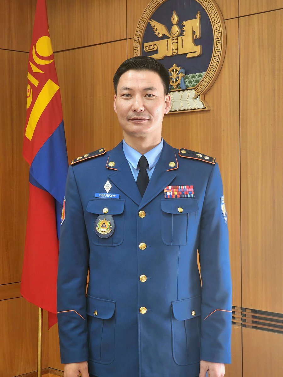 "МОНГОЛ ЦЭРГИЙН ӨДӨР"-ийн мэндийг өргөн дэвшүүлье.

Монгол цэргийн сүр жавхаа, сүлд хийморь үеийн үед мандан бадрах болтугай.