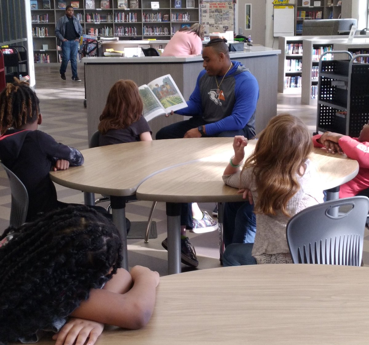 This young man is still giving back to the community.  Thanks RJ for reading to our 4th grade Sycamore Elementary students. #exceptional <a href="/Winterboro_High/">Winterboro High</a> <a href="/SycamoreElem/">Sycamore Elementary</a> <a href="/TinaTwheeler/">Tina</a>