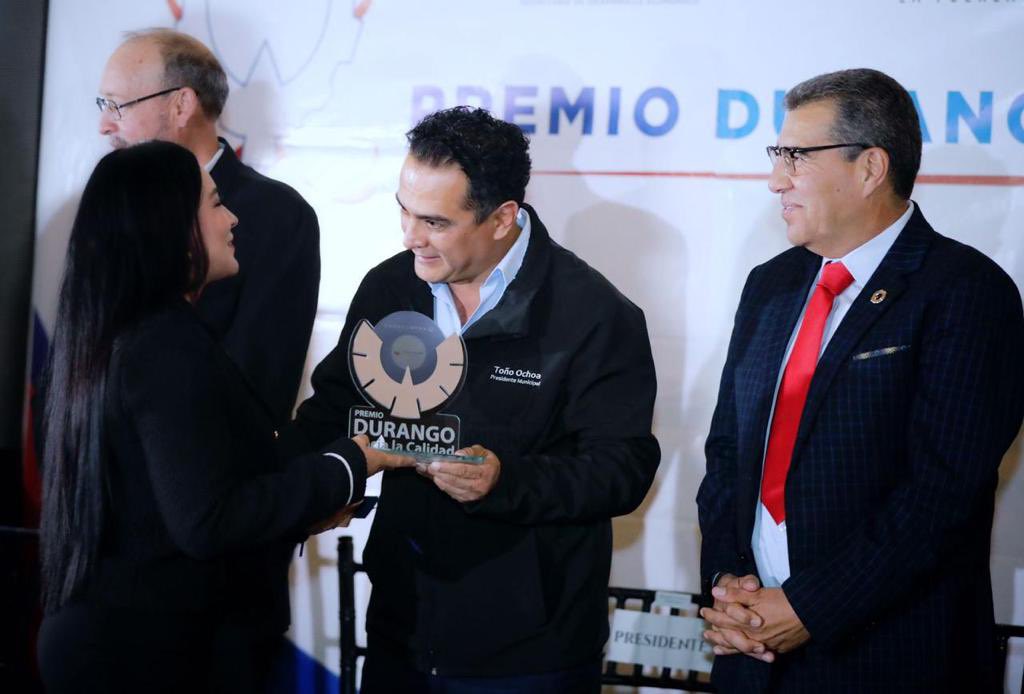 josejoseantonio's tweet photo. Durango hacia la calidad empresarial, gracias al compromiso de @Dgo_Canacintra. 

Su constante capacitación lleva a nuestra casa, a ser más productiva y competitiva.

¡Felicidades a las empresas galardonadas!

#ElFuturoEsContigo 🐺🌳🦂 https://t.co/miBmTxHJbB